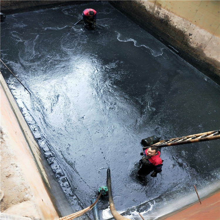 青冈废水池清理