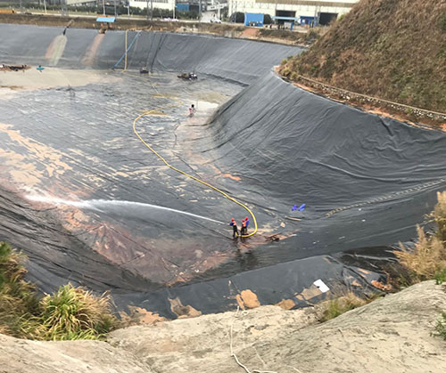 青冈废水池清理
