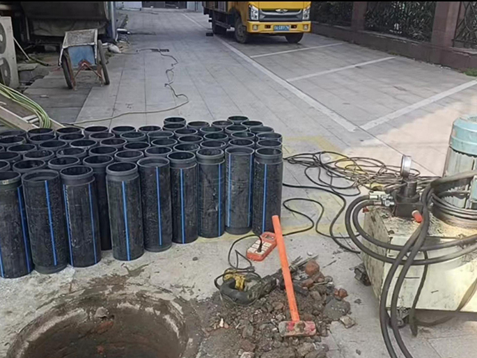 青冈PE置换管厂家 DN315置换管 非开挖管短管置换